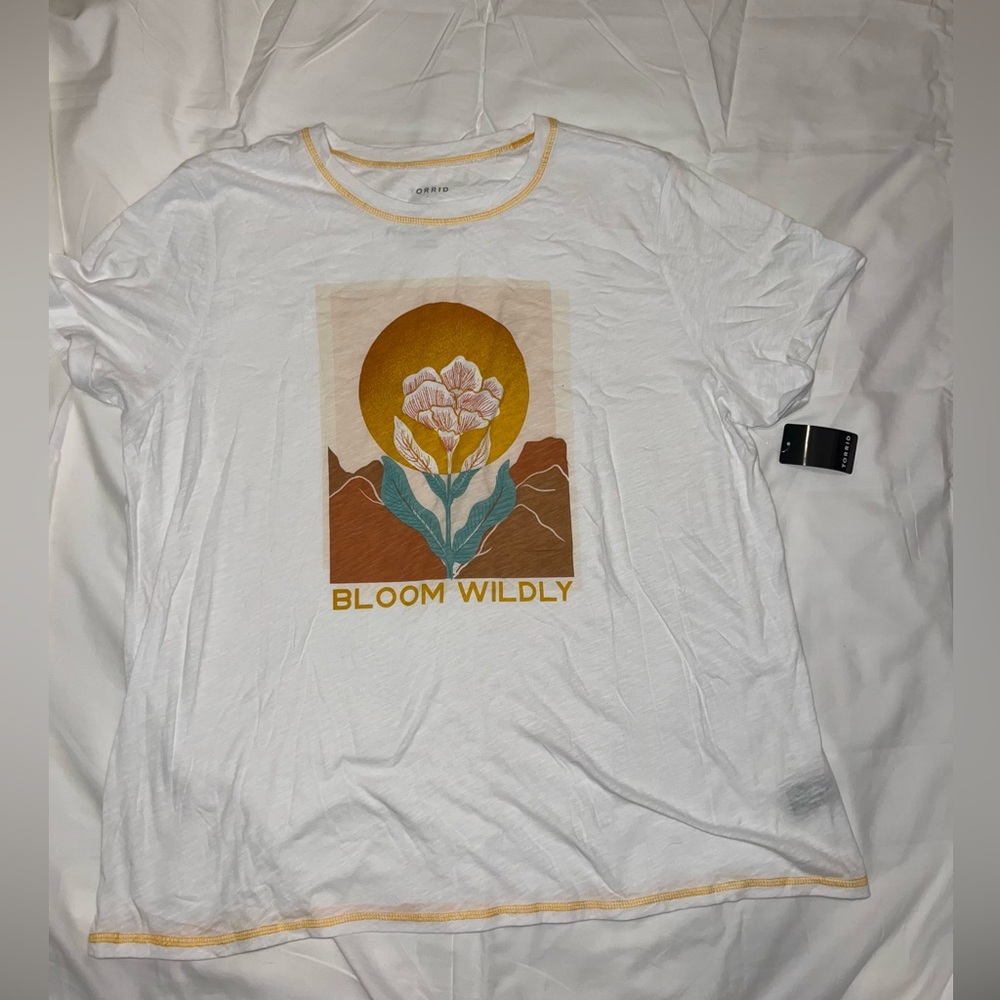 Torrid ‘Bloom Wildly’ Relaxed Fit Tshirt Women’s Size 2/2X *NEW*